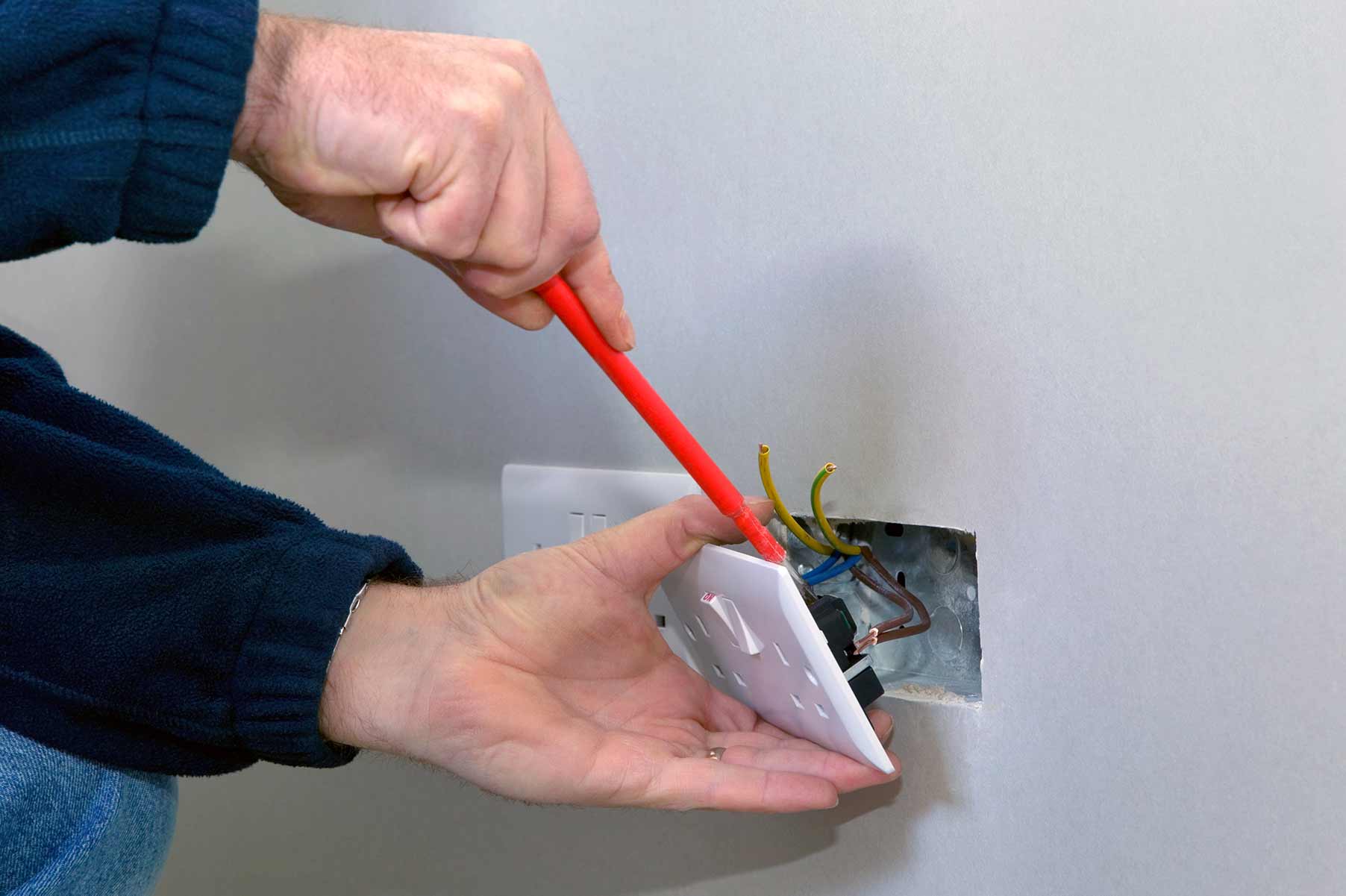 Our electricians can install plug sockets for domestic and commercial proeprties in Crystal Palace and the local area. 